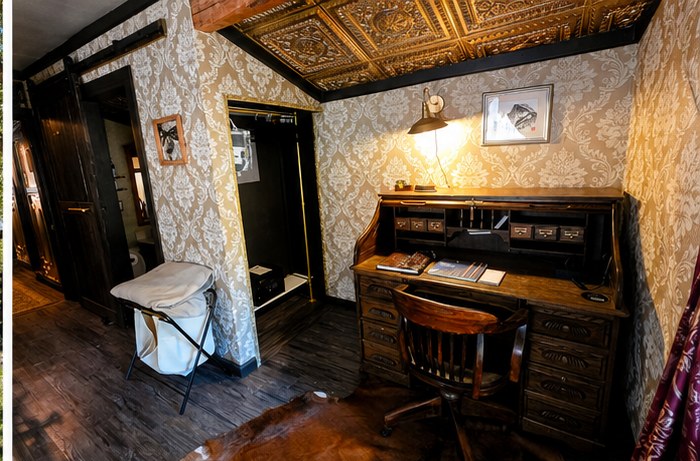 Writing desk and vintage room details